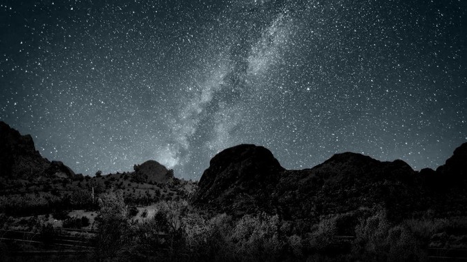 女老师穿***低胸装合适吗？